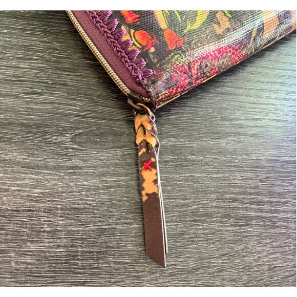 Sak Roots Embroidered Lizard Wallet Multi Color Many Card Slots And Compartments - Picture 9 of 9